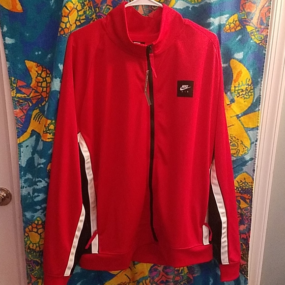 NWT Nike Air jacket in Red w/ Design on the Back - Picture 2 of 11
